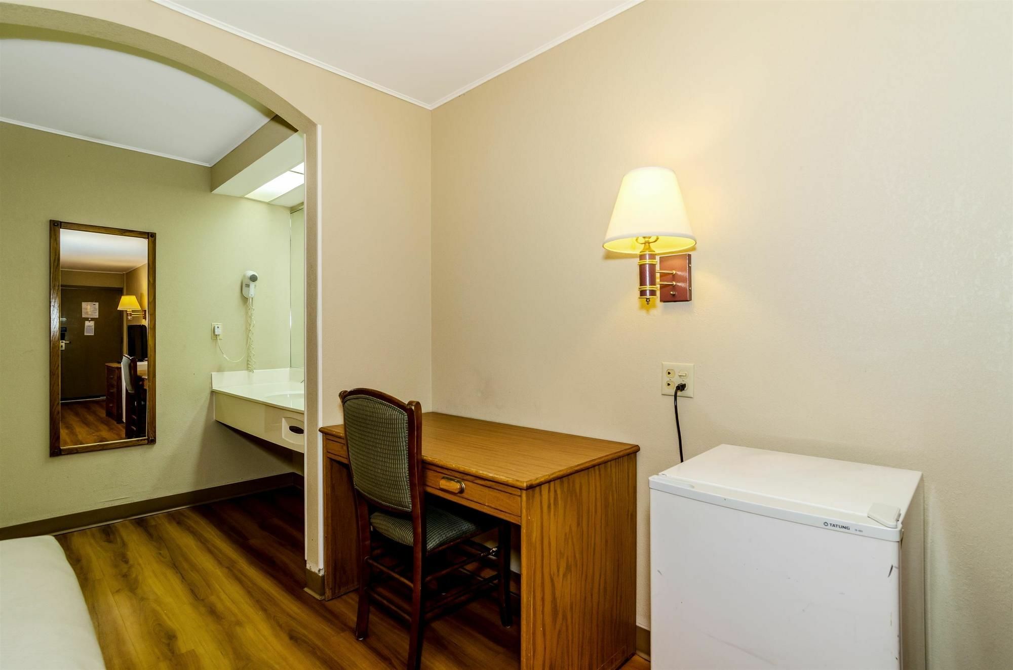 Motel 6-Newark, De Kültér fotó