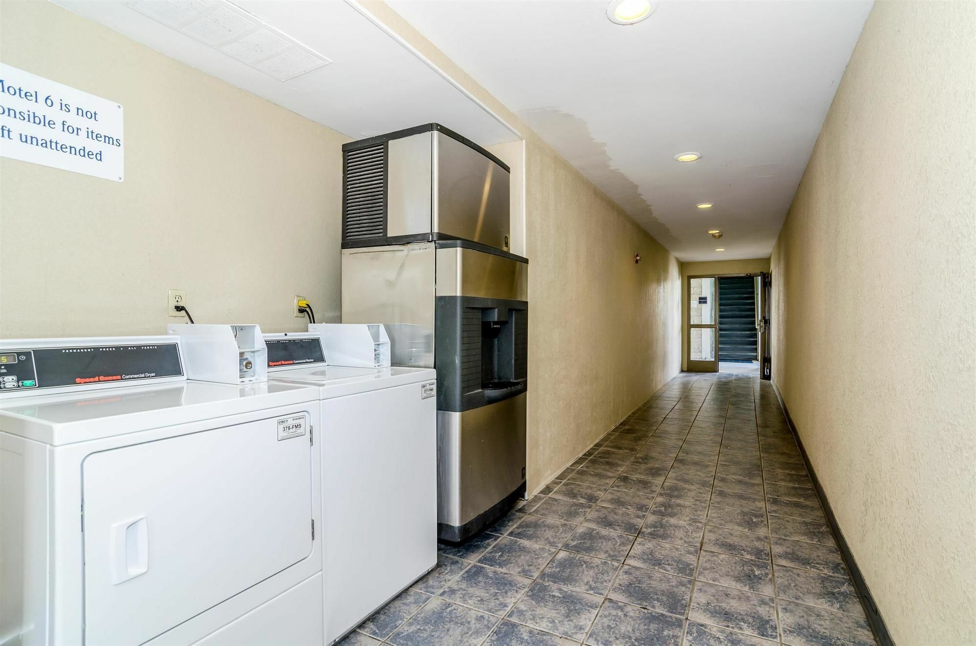 Motel 6-Newark, De Kültér fotó