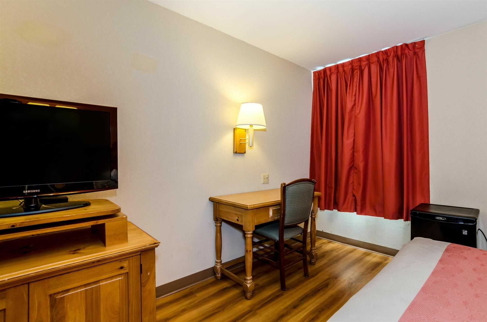 Motel 6-Newark, De Kültér fotó