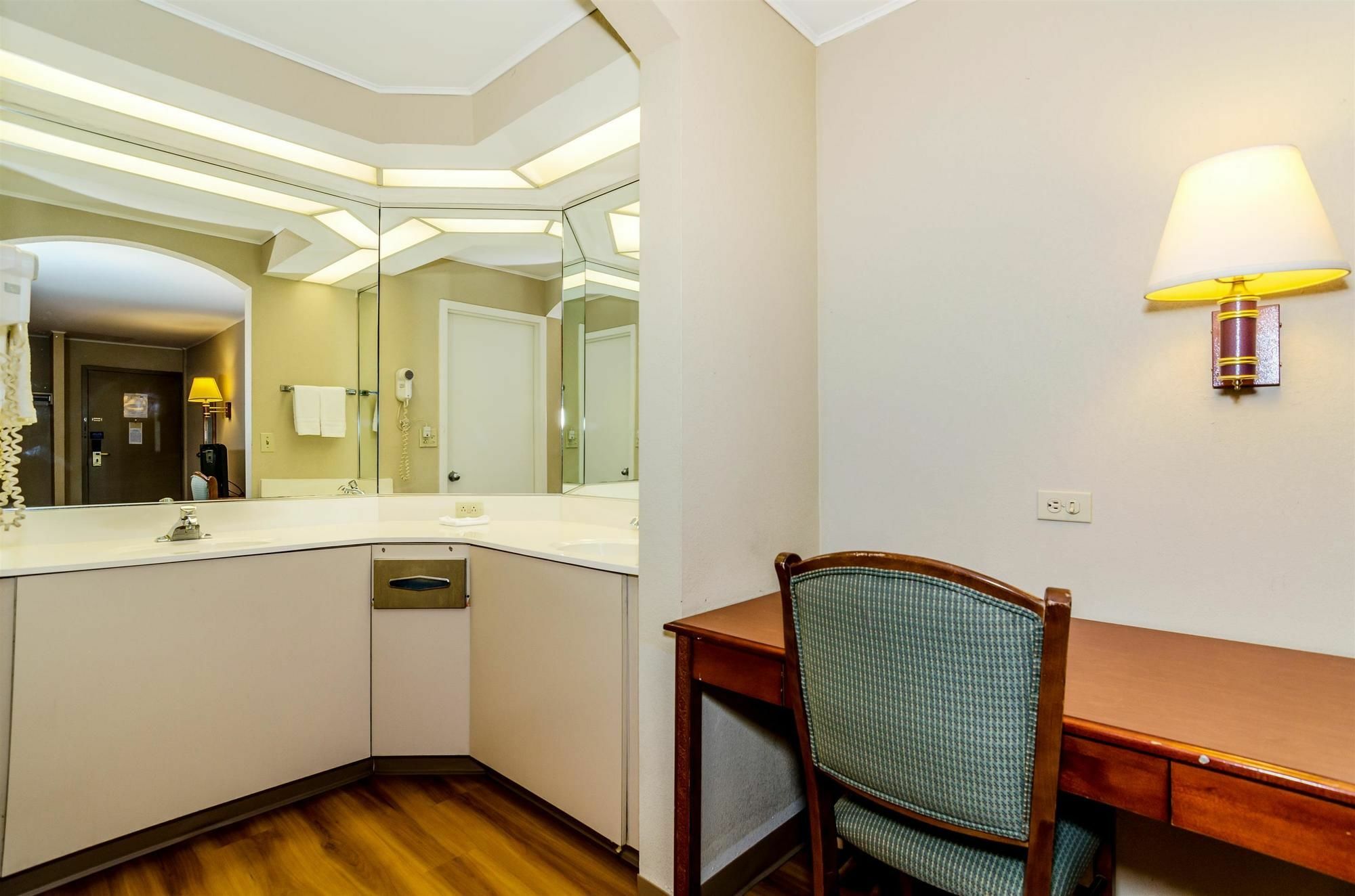 Motel 6-Newark, De Kültér fotó